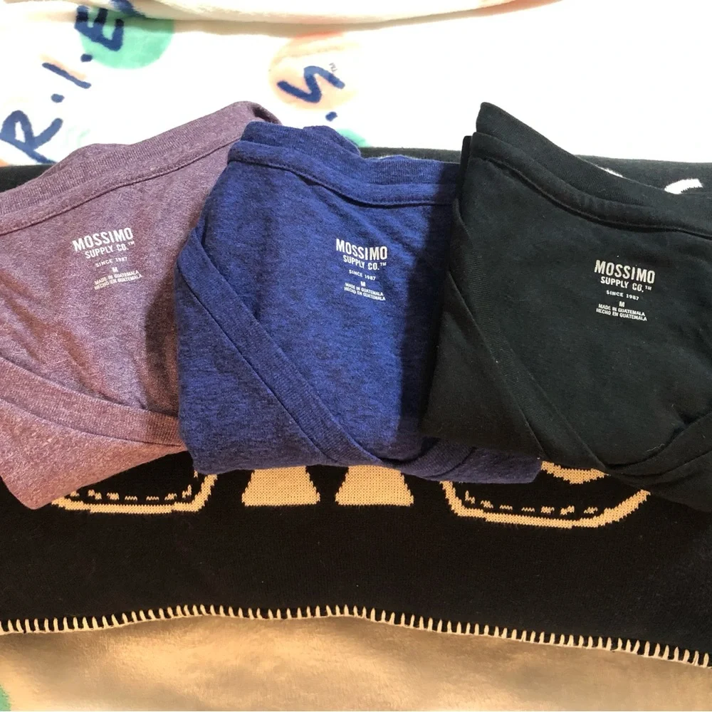 Mossimo T-shirts - Picture 4 of 4